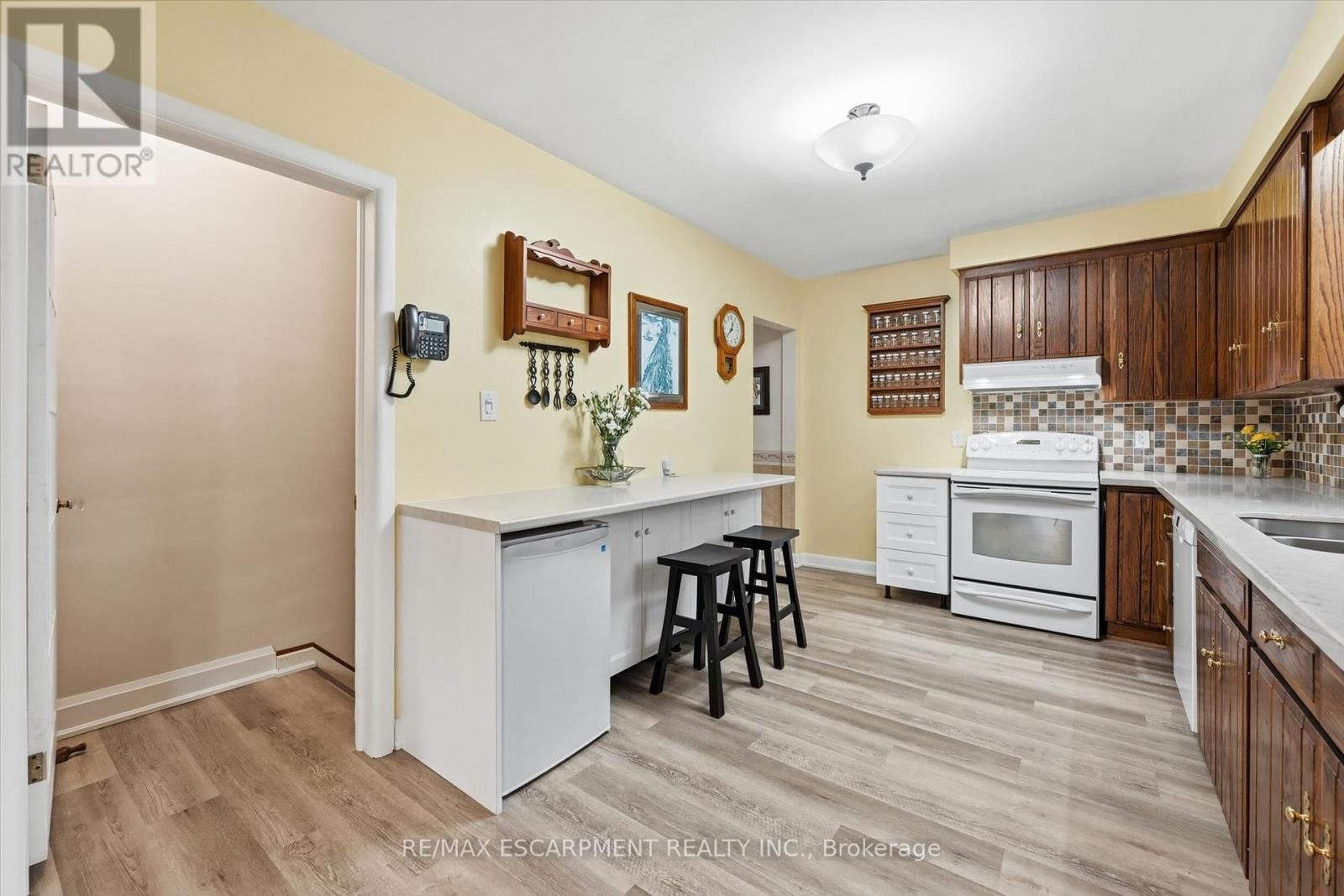 2191 MOUNT ROYAL AVENUE Image 8