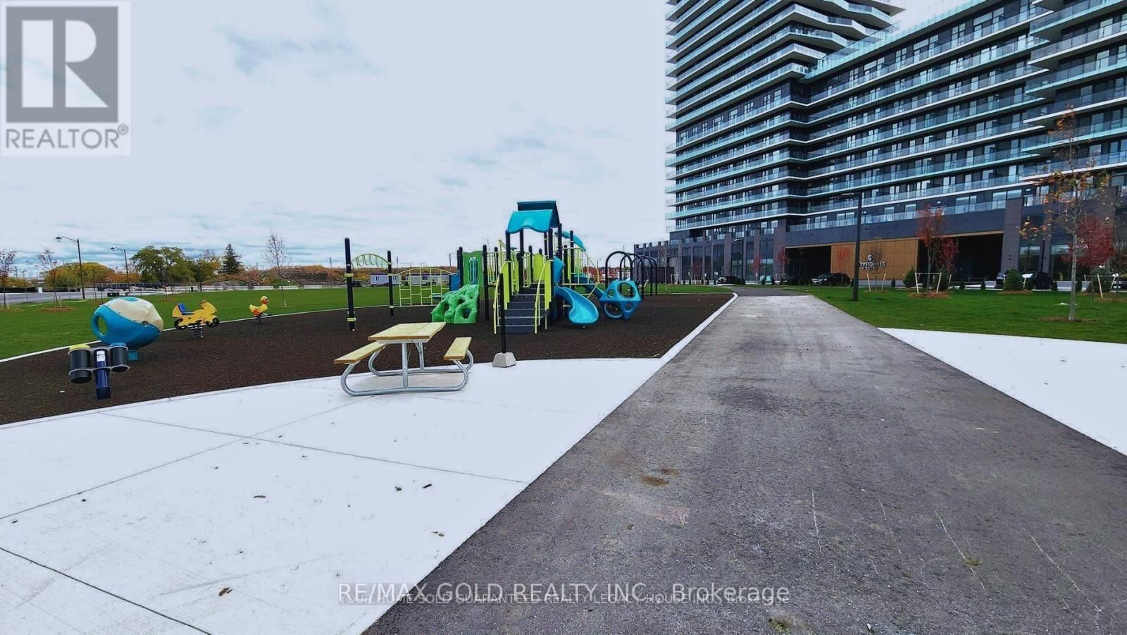 1206 - 15 SKYRIDGE DRIVE Image 13