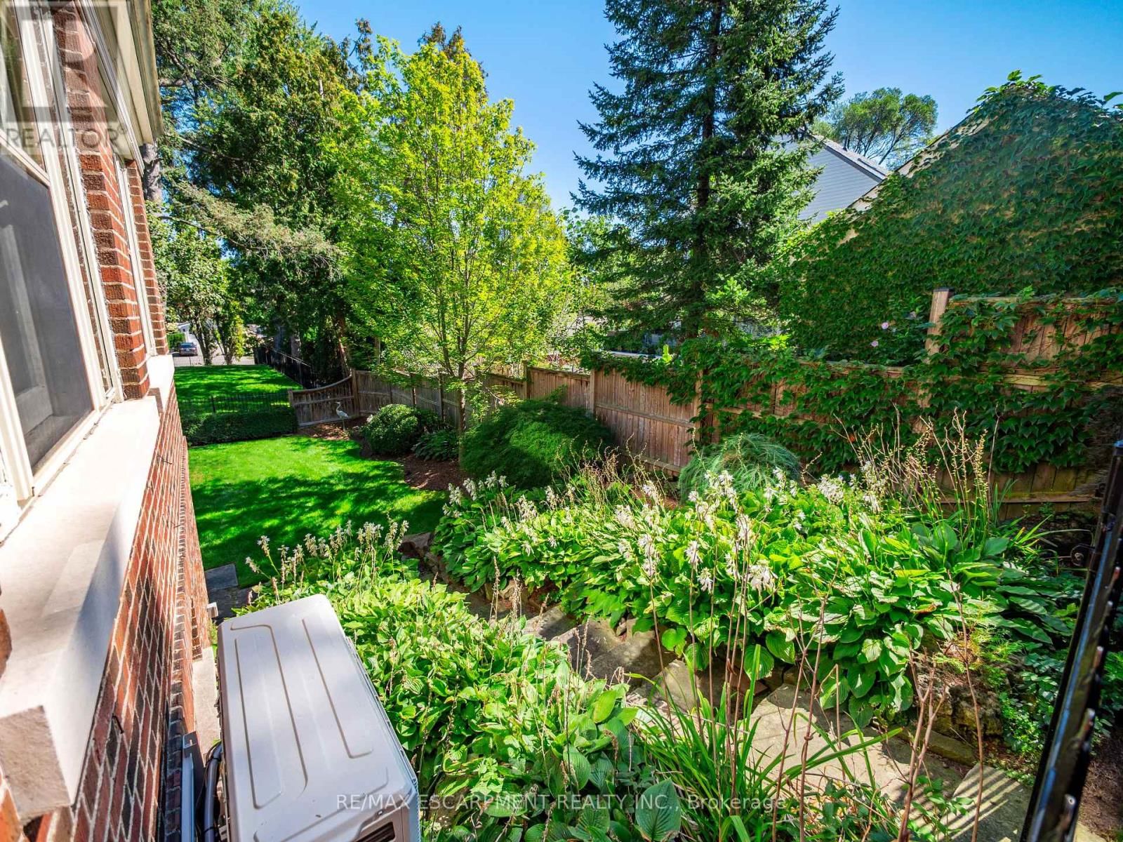 184 KING STREET Image 44