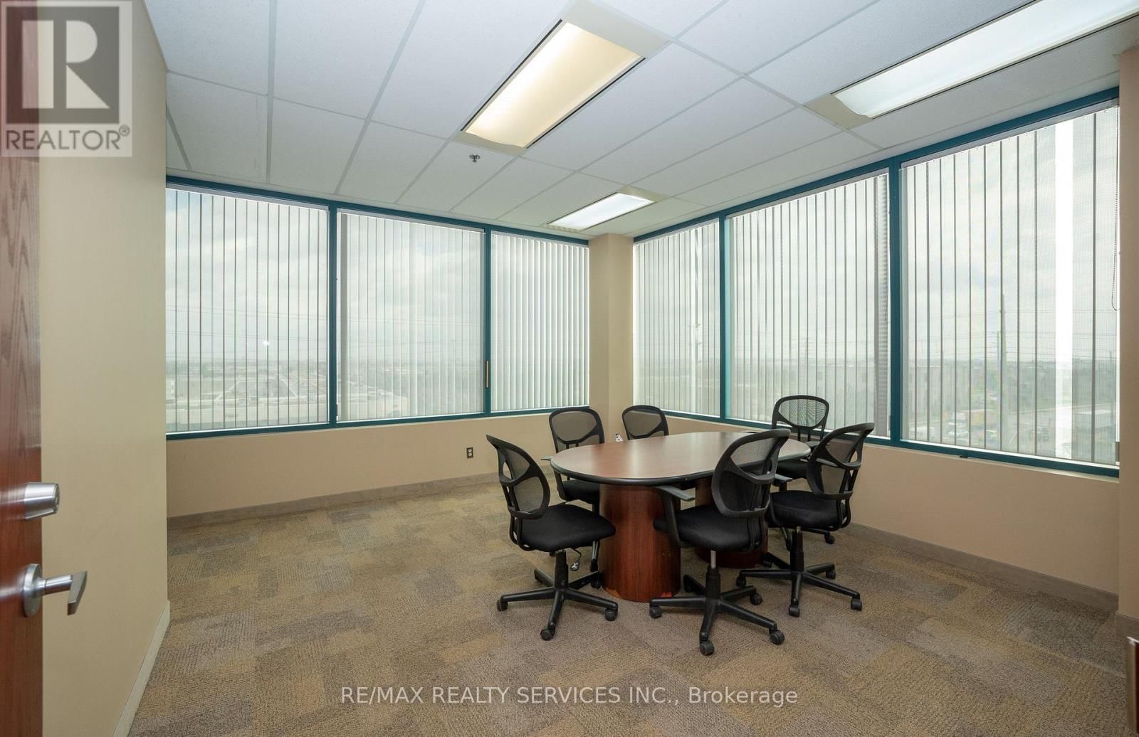 401 - 989 DERRY ROAD Image 12