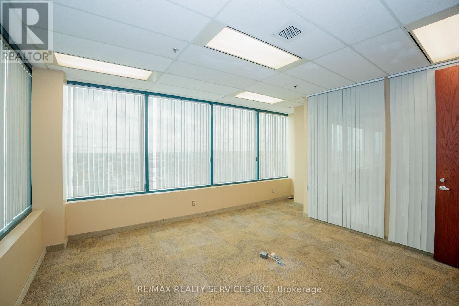 401 - 989 DERRY ROAD Image 27