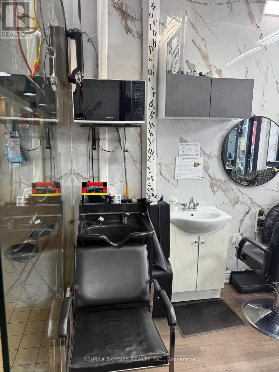 1D17 - 7215 GOREWAY DRIVE Image 5