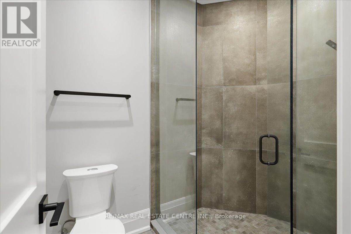 67 ROBERT STREET Image 37