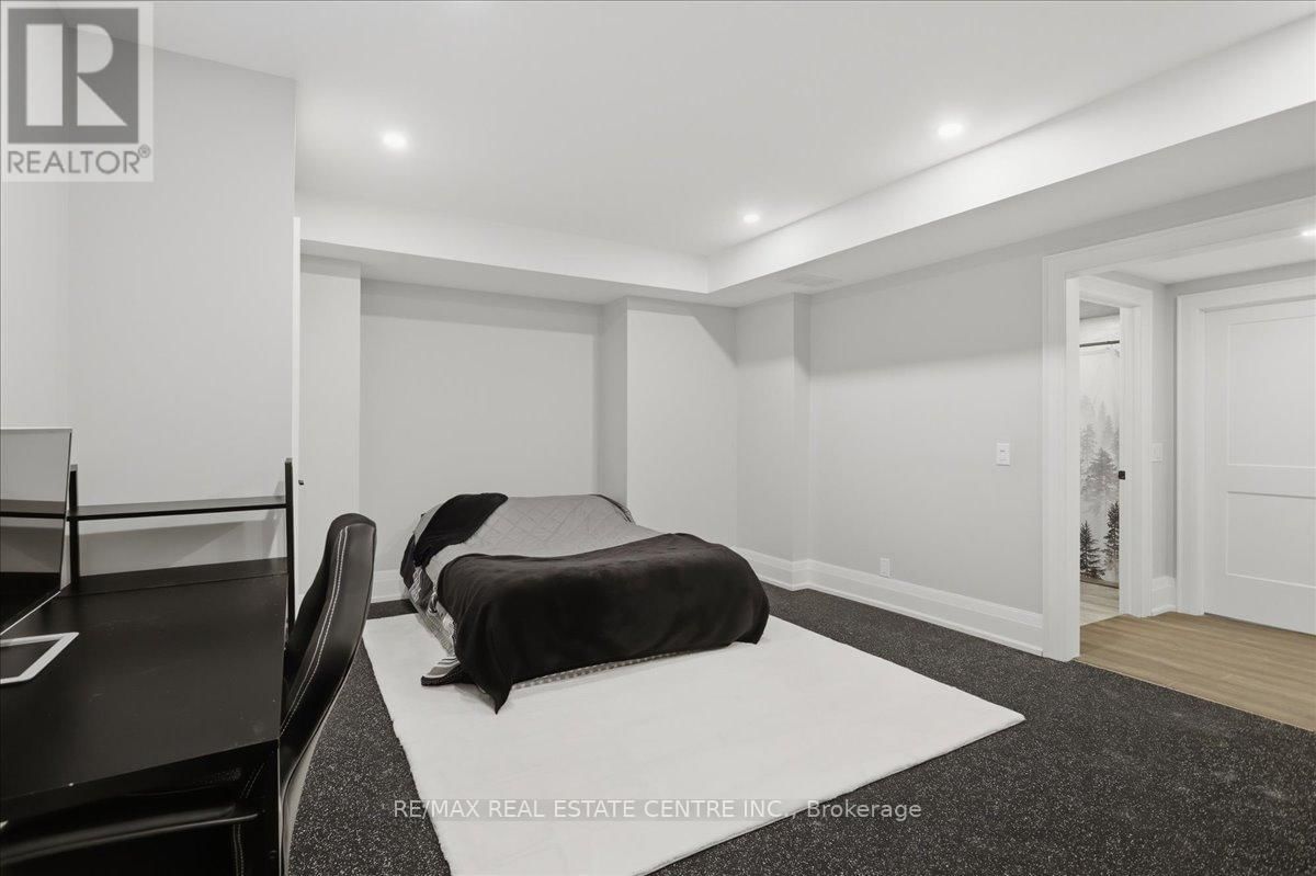 67 ROBERT STREET Image 45