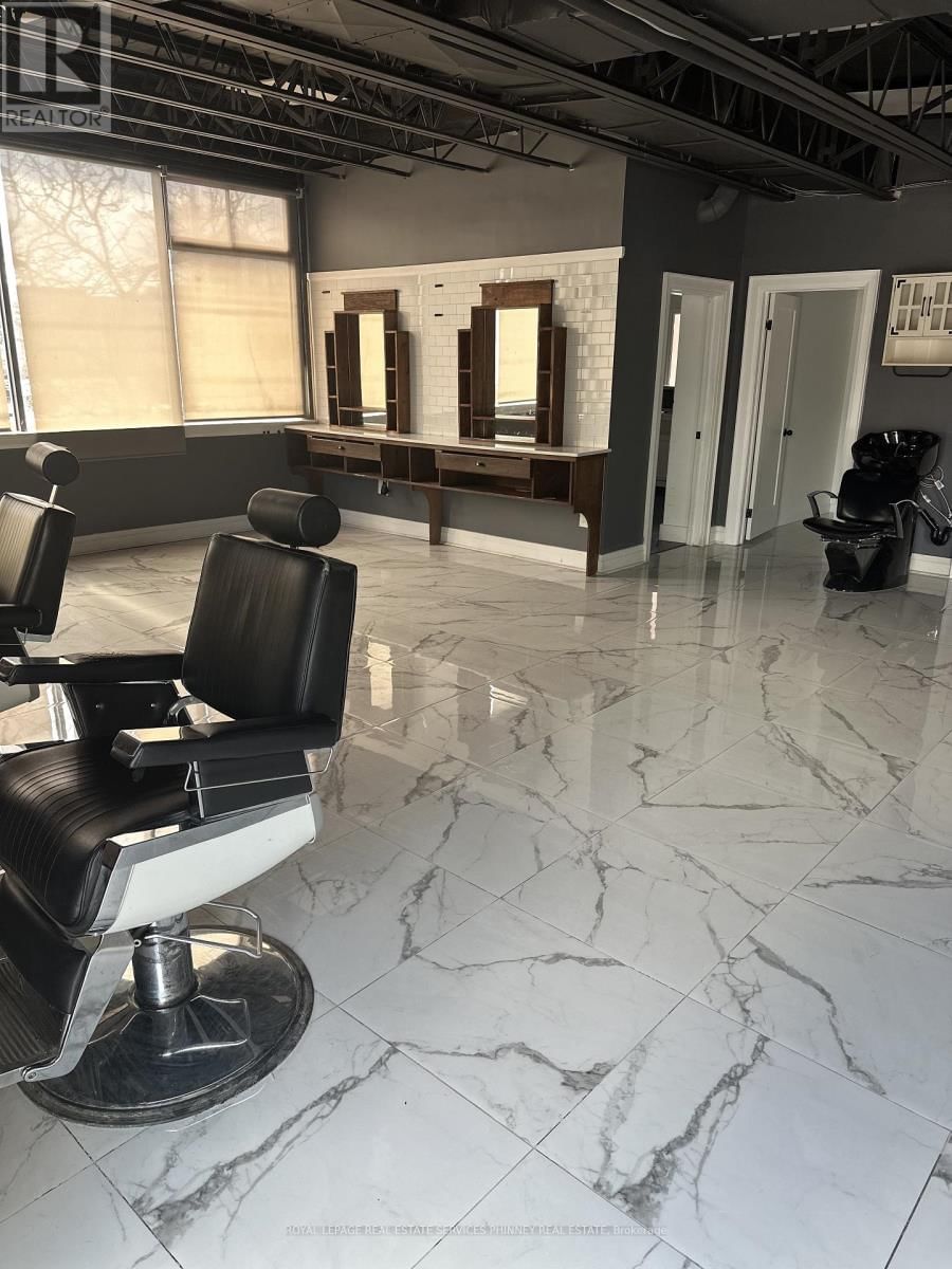 2 - 112 LAKESHORE ROAD EAST Image 2