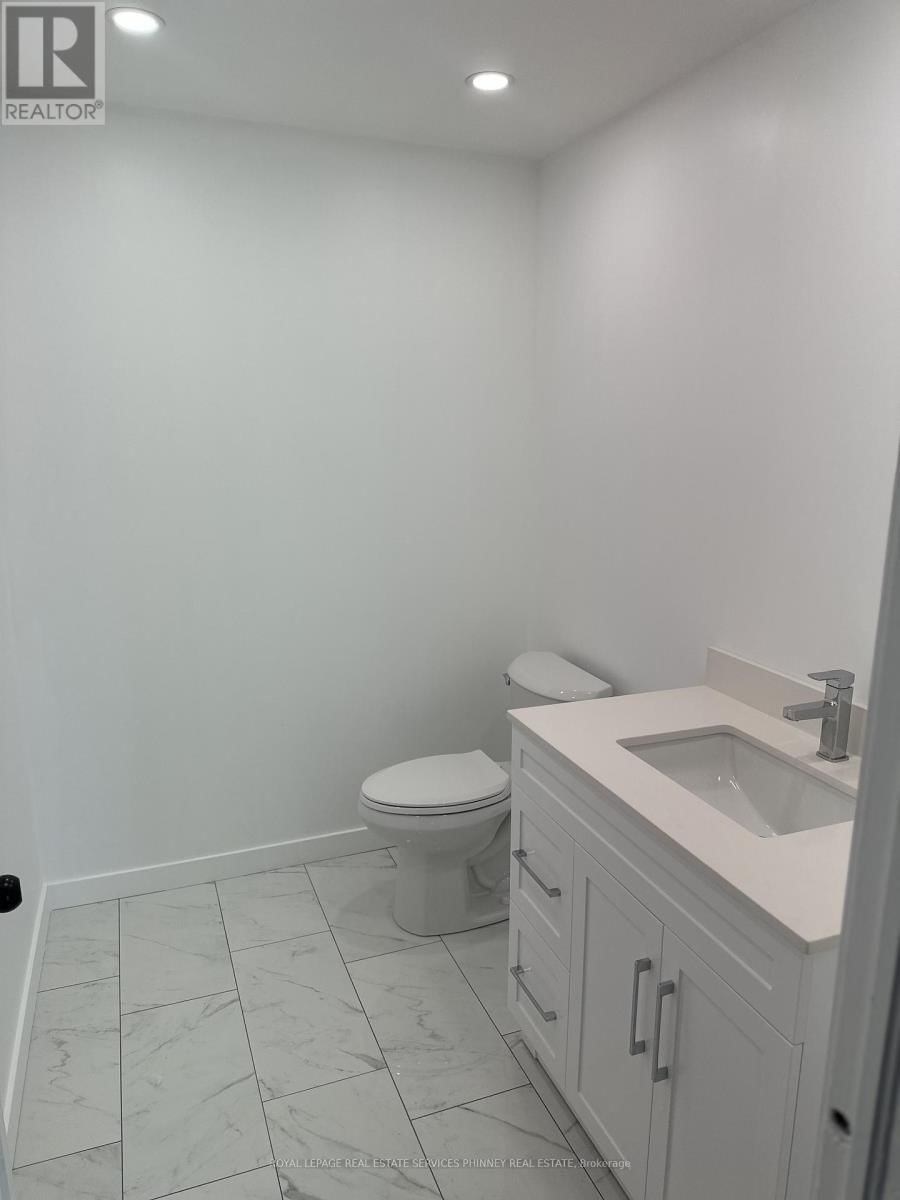 2 - 112 LAKESHORE ROAD EAST Image 8