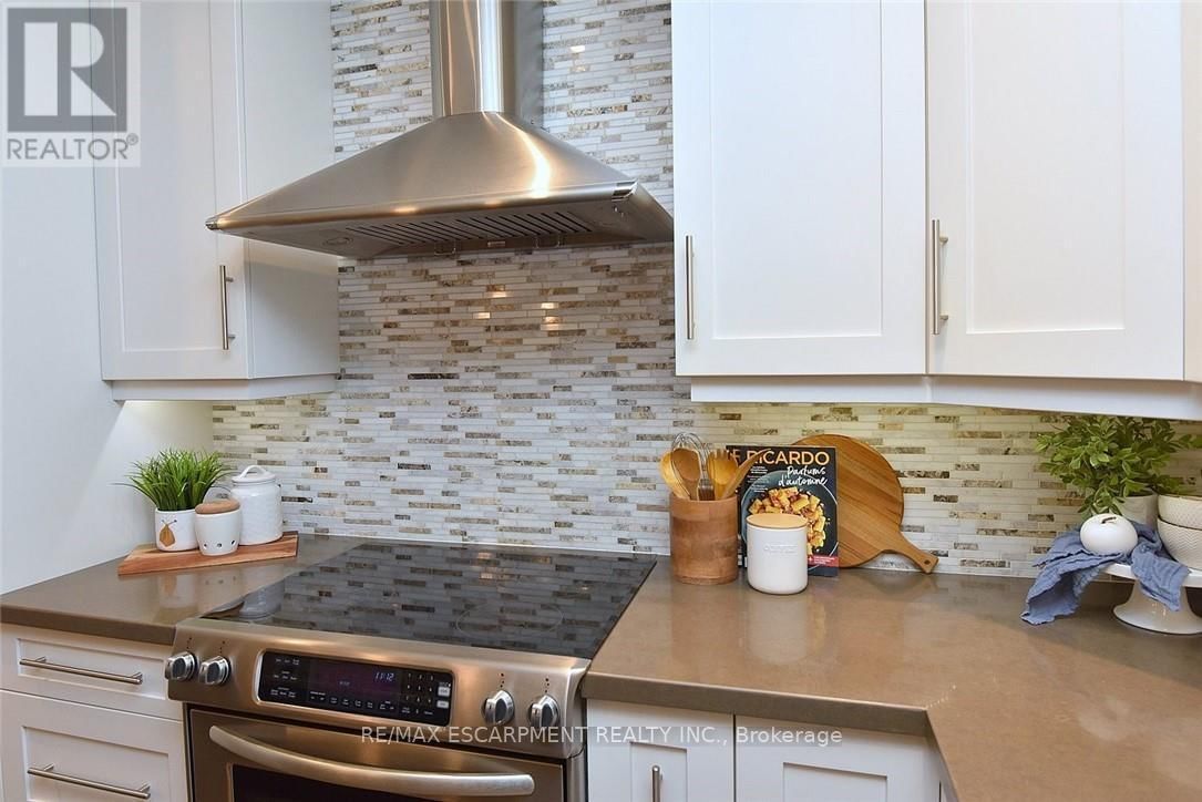 626 VANDERBURGH DRIVE Image 14