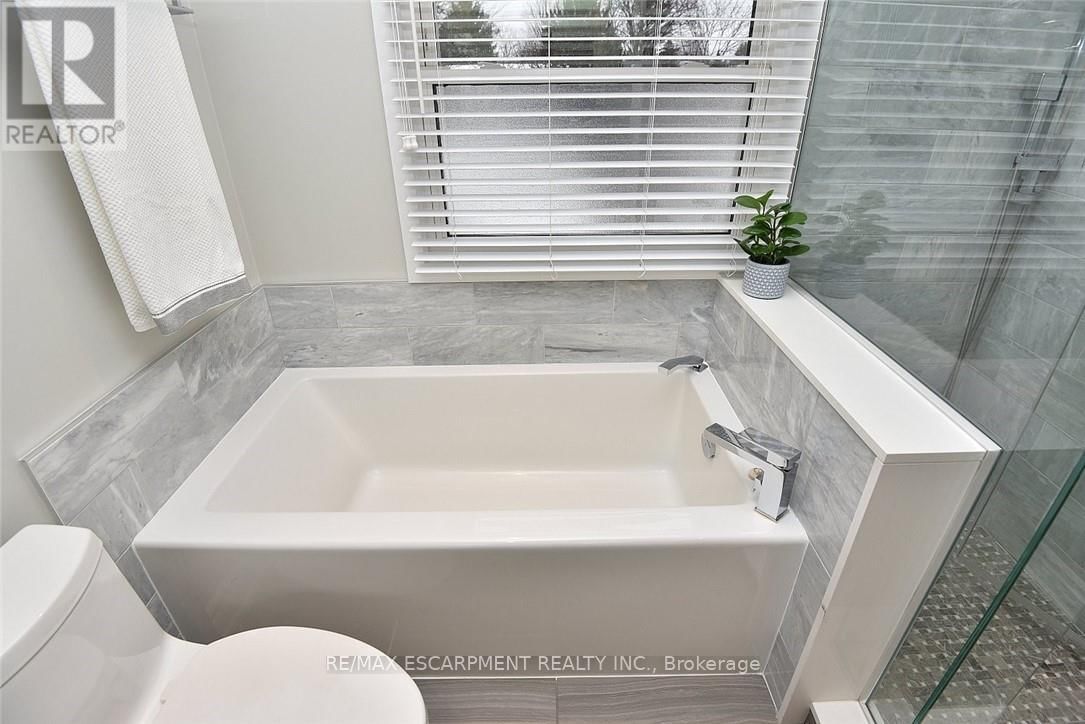 626 VANDERBURGH DRIVE Image 30