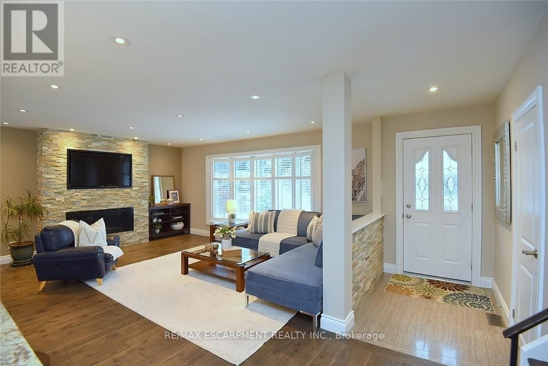 626 VANDERBURGH DRIVE Image 6