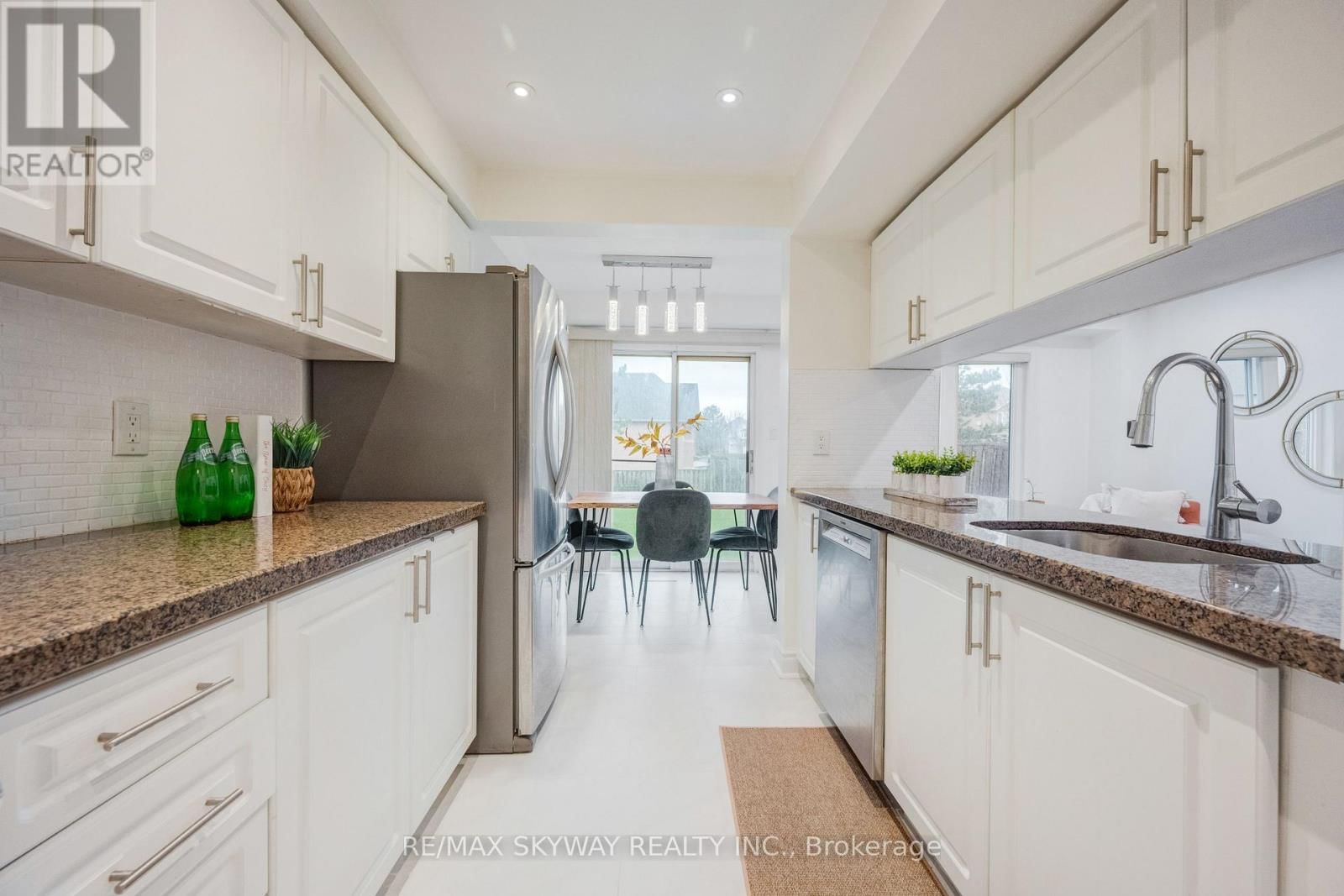 44 - 1485 TORRINGTON DRIVE Image 14