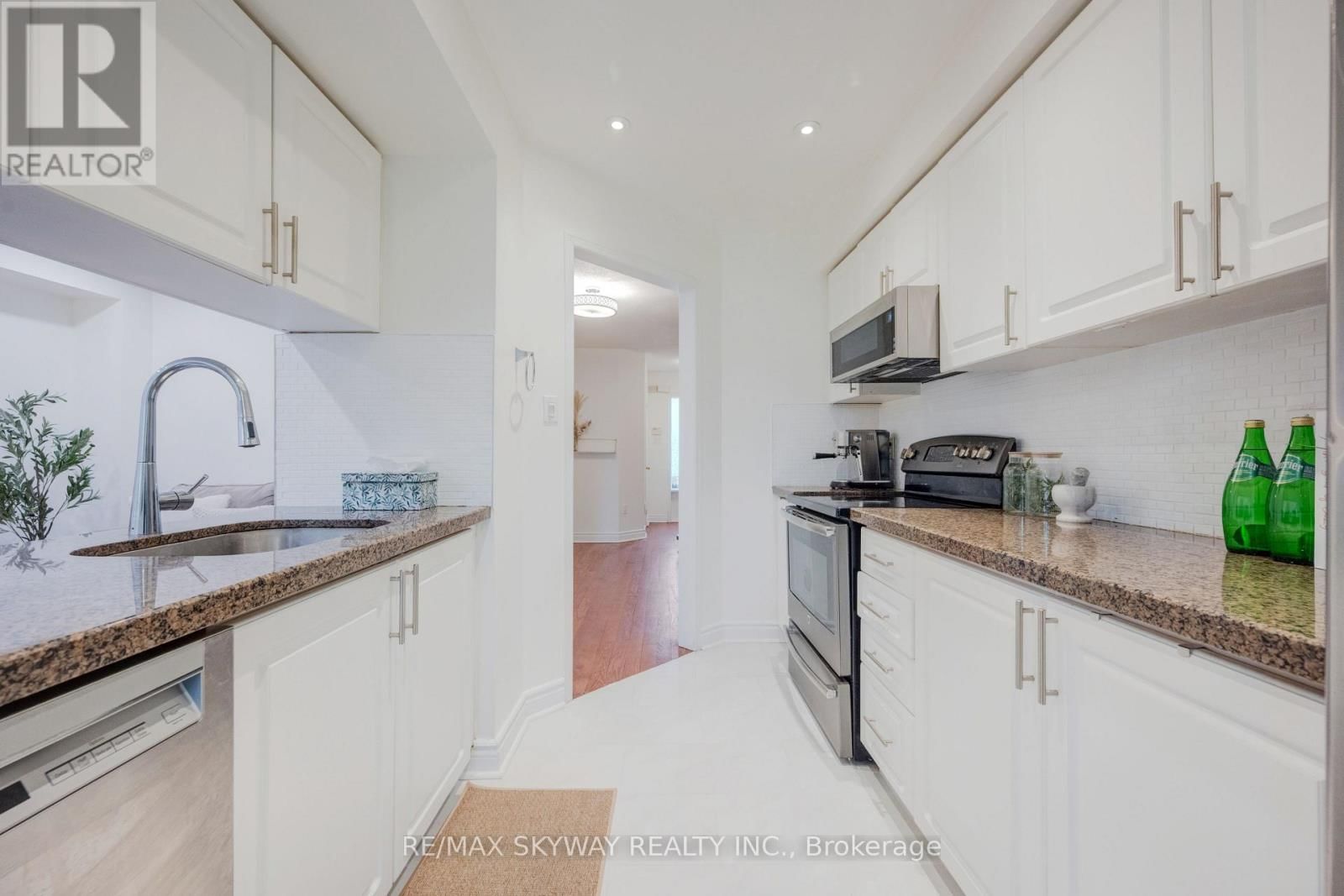 44 - 1485 TORRINGTON DRIVE Image 16