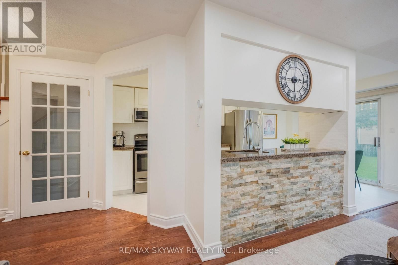 44 - 1485 TORRINGTON DRIVE Image 17