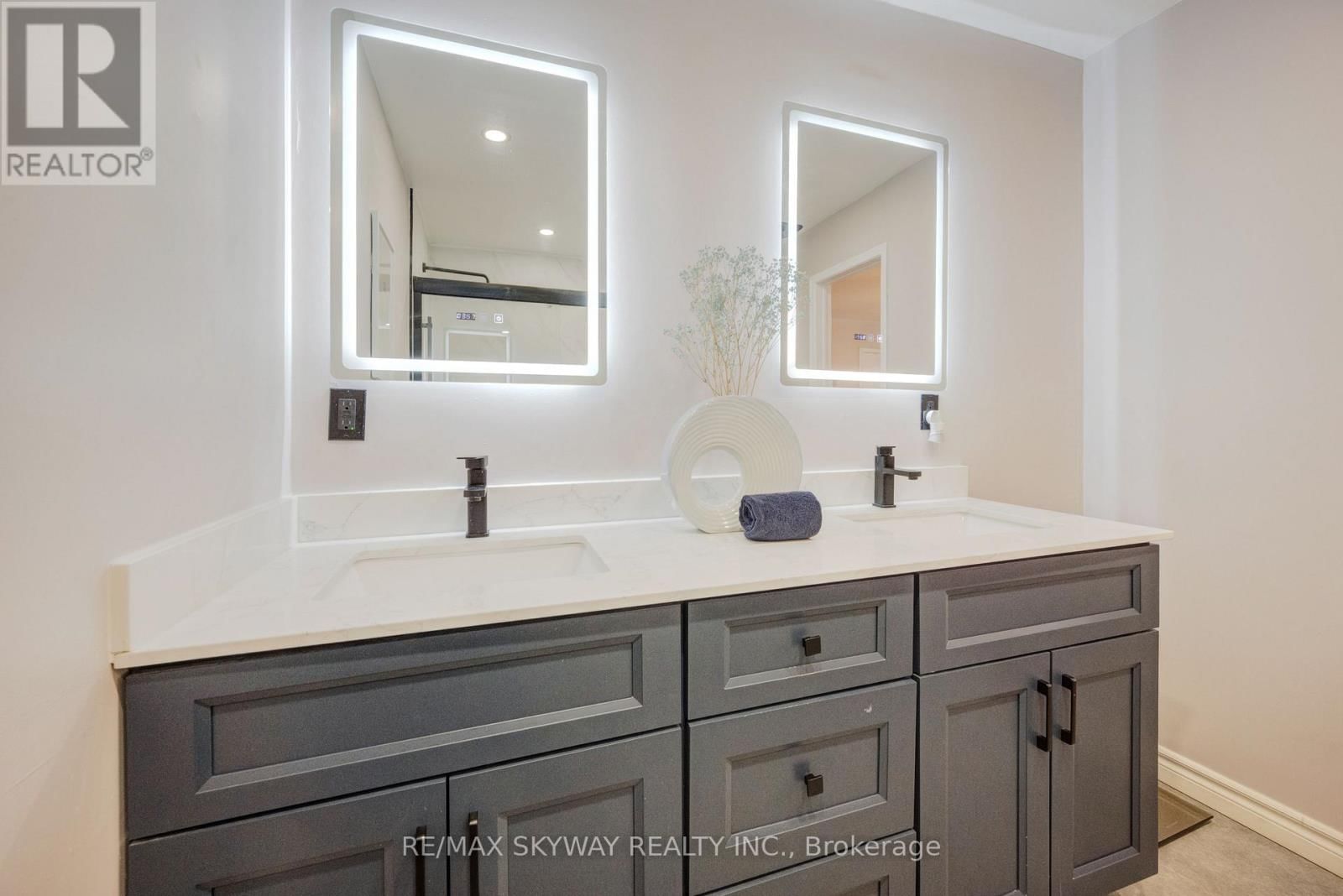 44 - 1485 TORRINGTON DRIVE Image 24