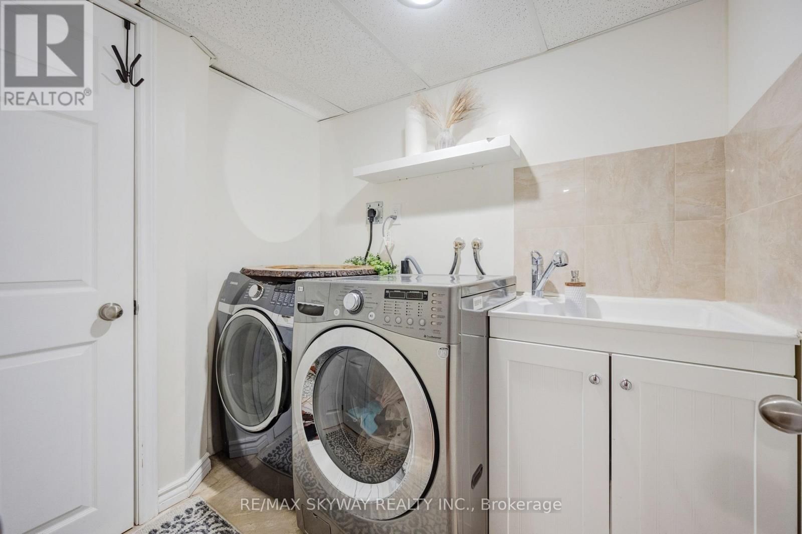 44 - 1485 TORRINGTON DRIVE Image 37