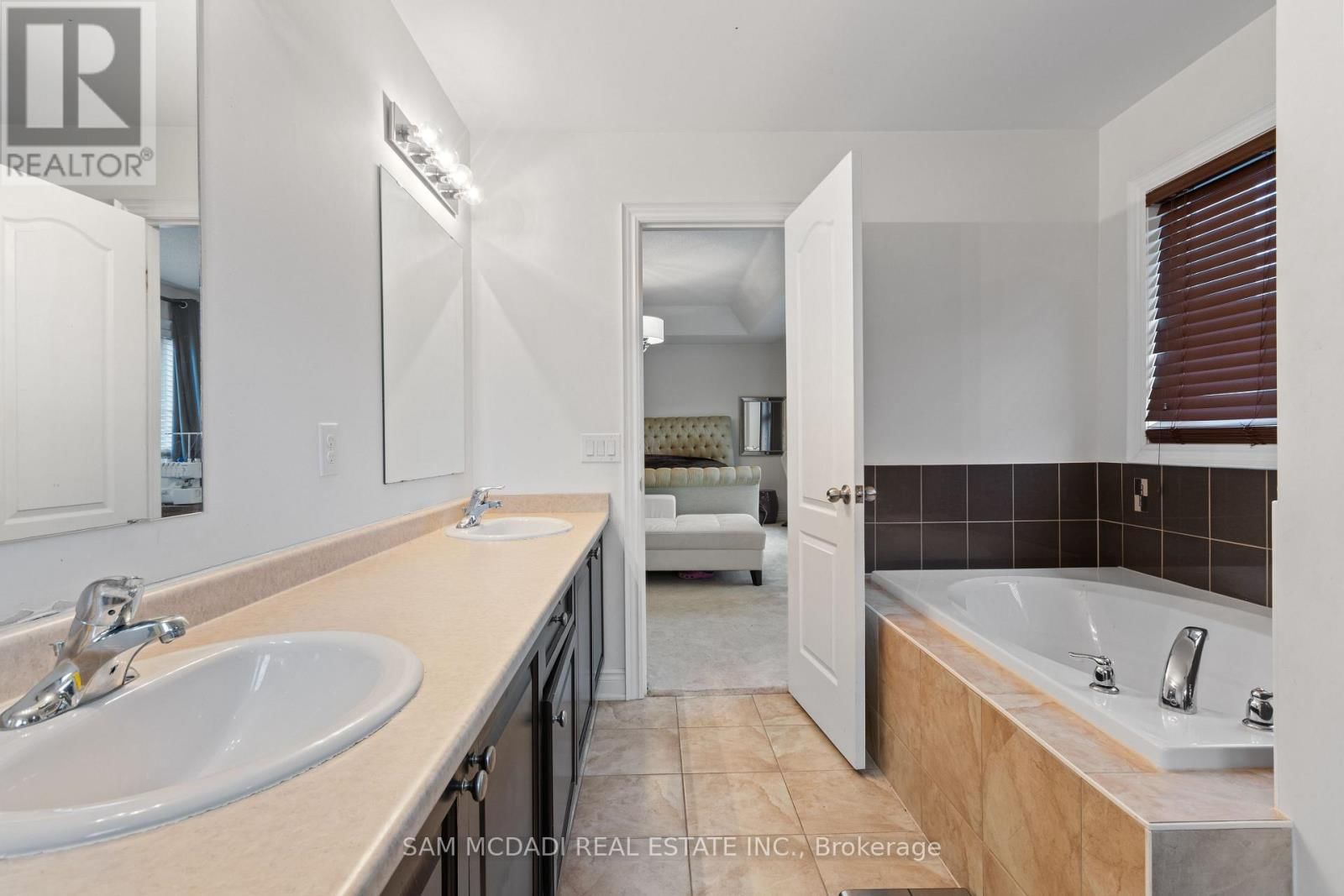 53 LORENVILLE DRIVE Image 20