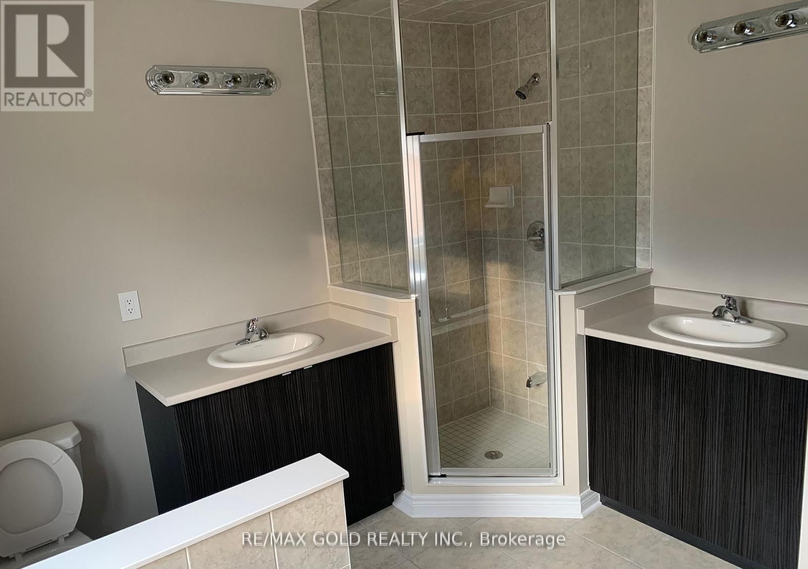 140 FINEGAN CIRCLE Image 11