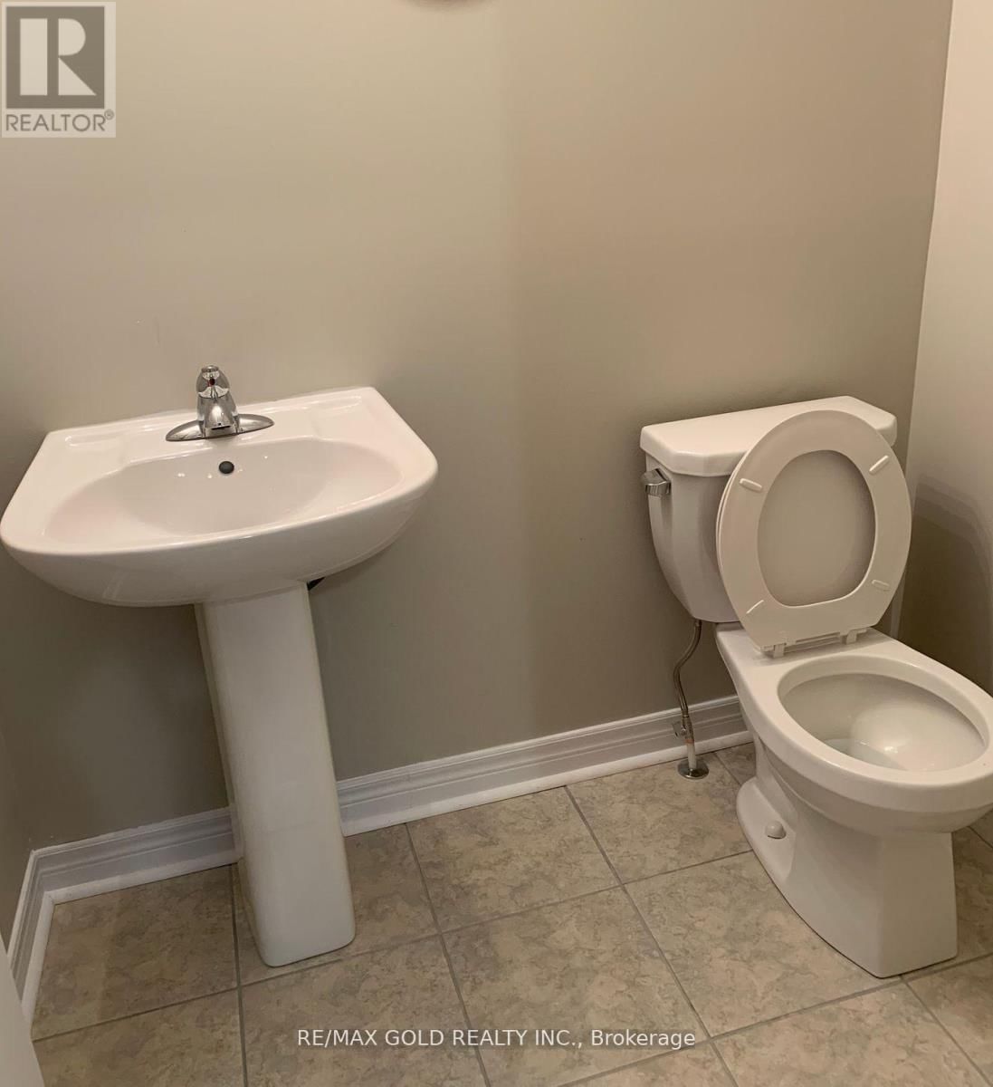 140 FINEGAN CIRCLE Image 3