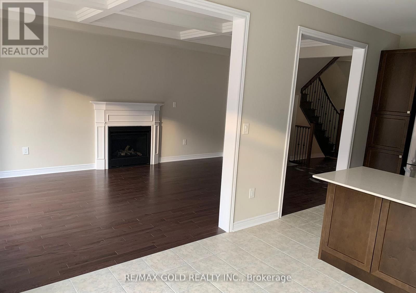 140 FINEGAN CIRCLE Image 5