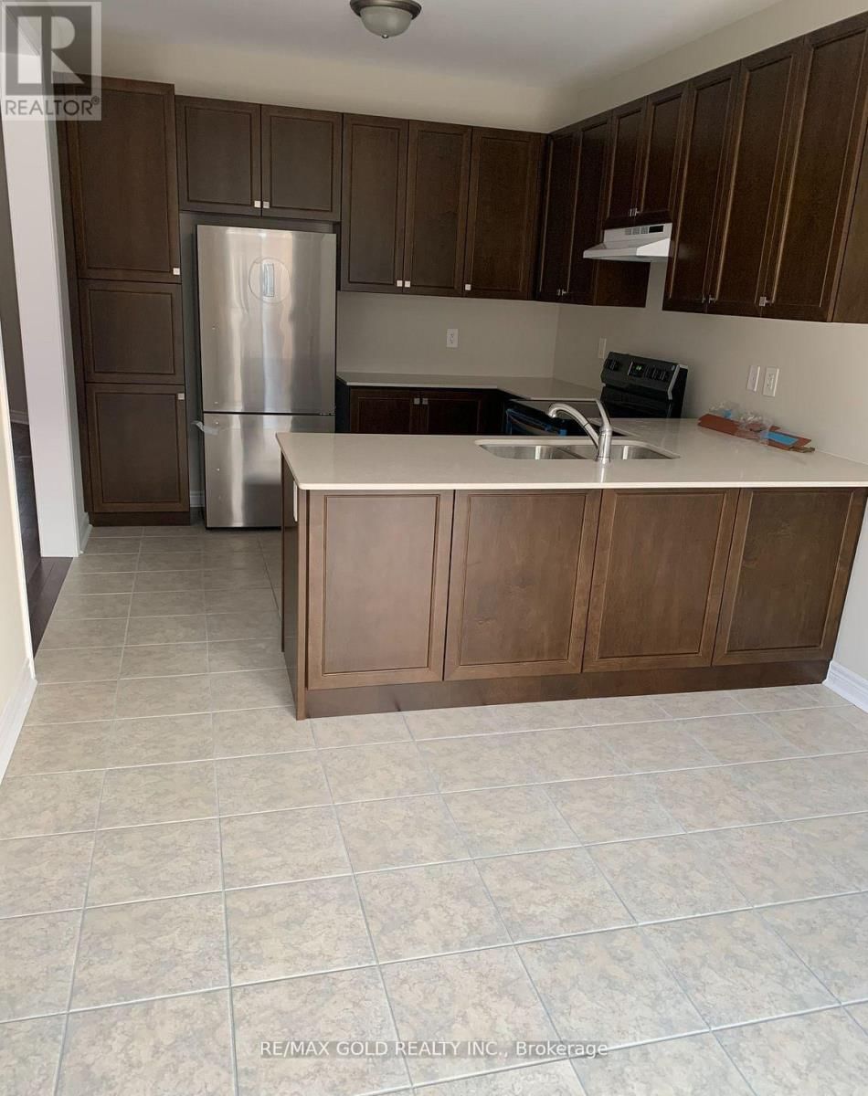 140 FINEGAN CIRCLE Image 6