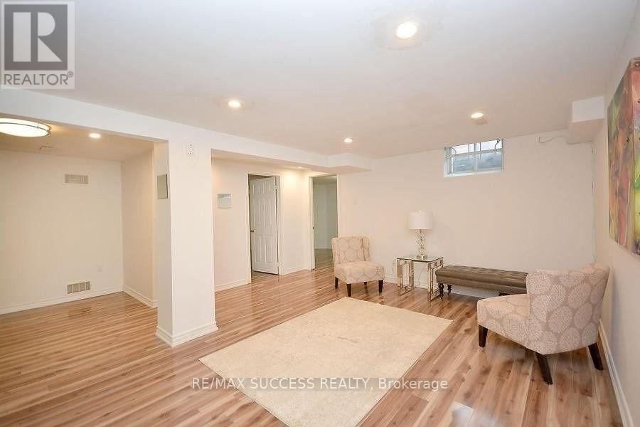 422 SILVERTHORNE CRESCENT Image 1