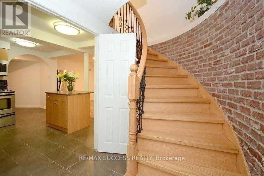 422 SILVERTHORNE CRESCENT Image 2