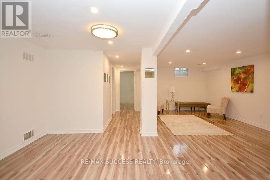 422 SILVERTHORNE CRESCENT Image 4