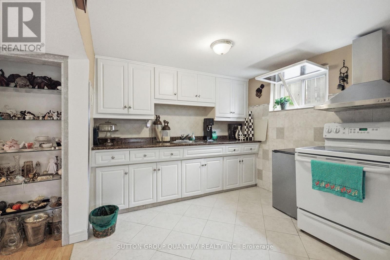 1257 ALEXANDRA AVENUE Image 26