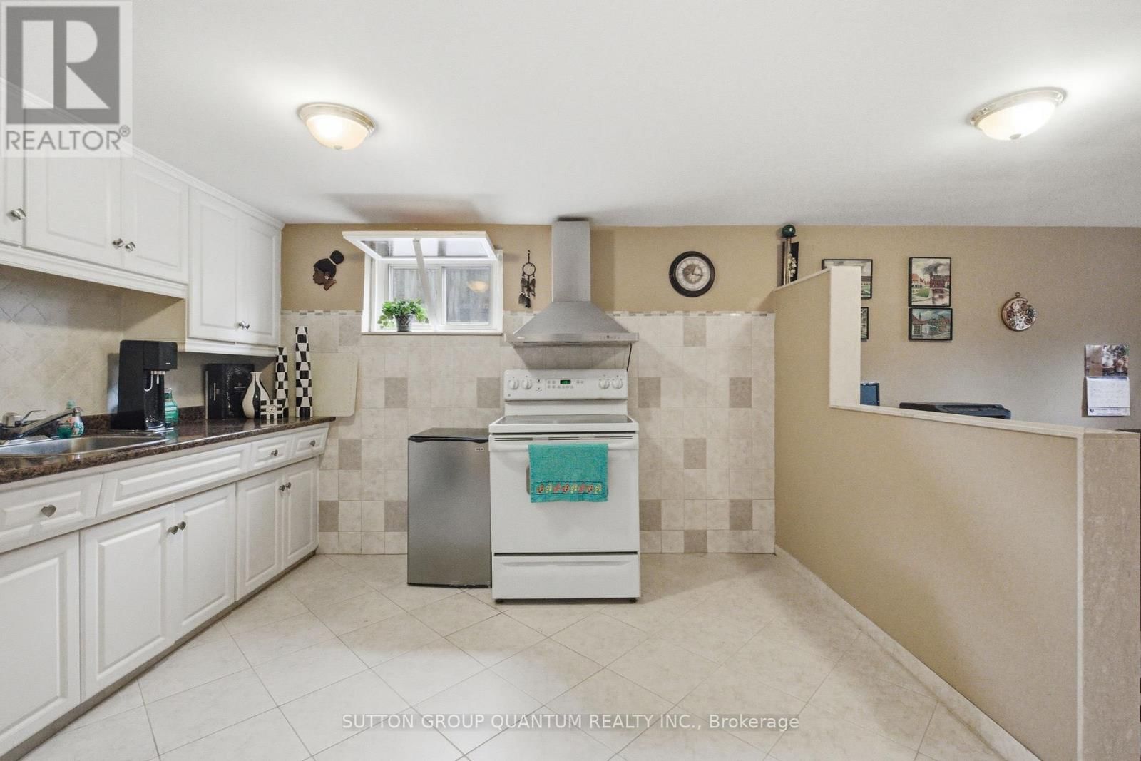 1257 ALEXANDRA AVENUE Image 27