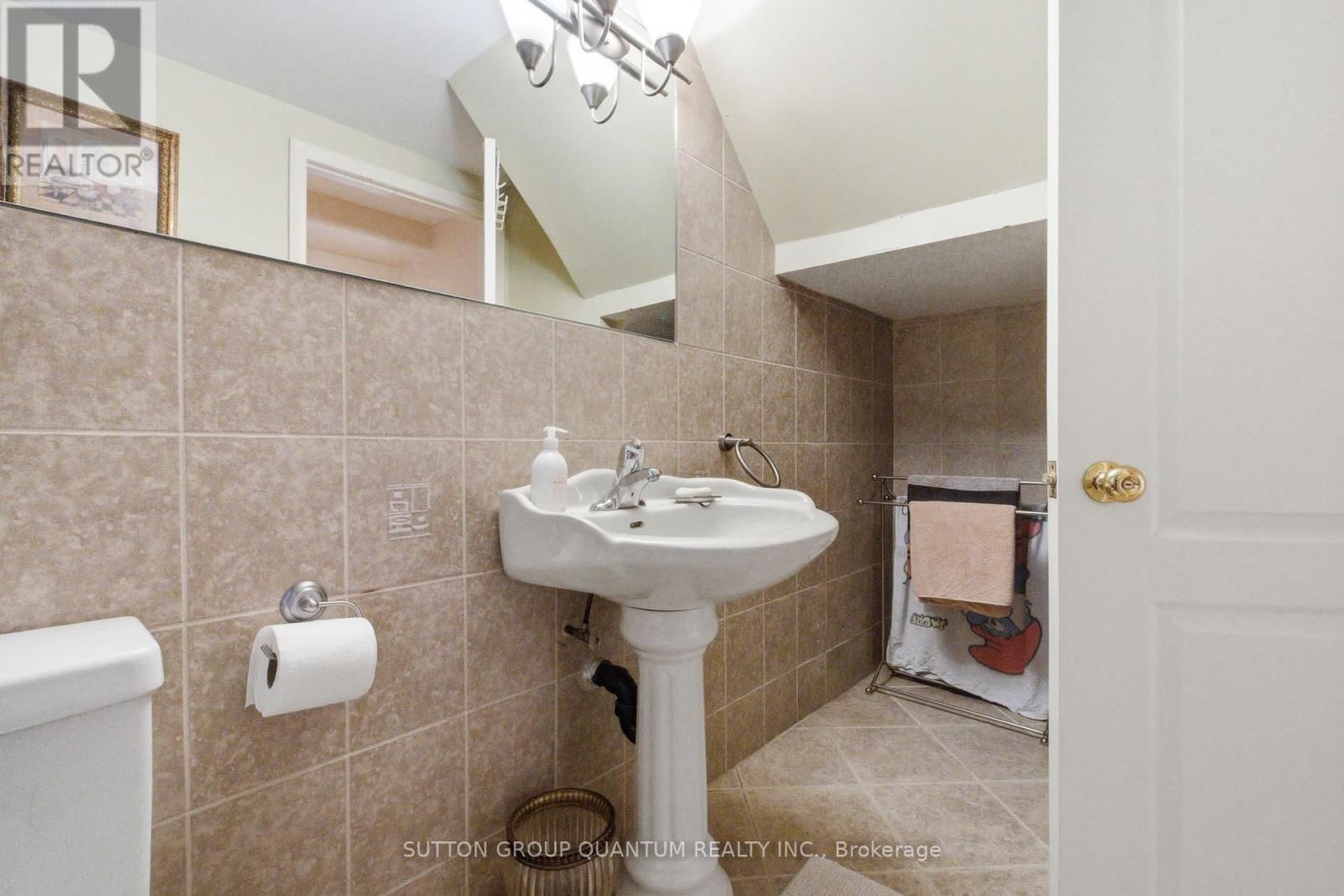 1257 ALEXANDRA AVENUE Image 34