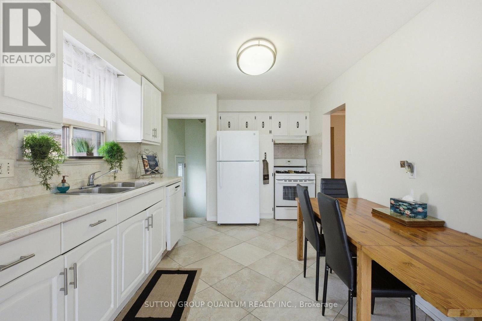 1257 ALEXANDRA AVENUE Image 5