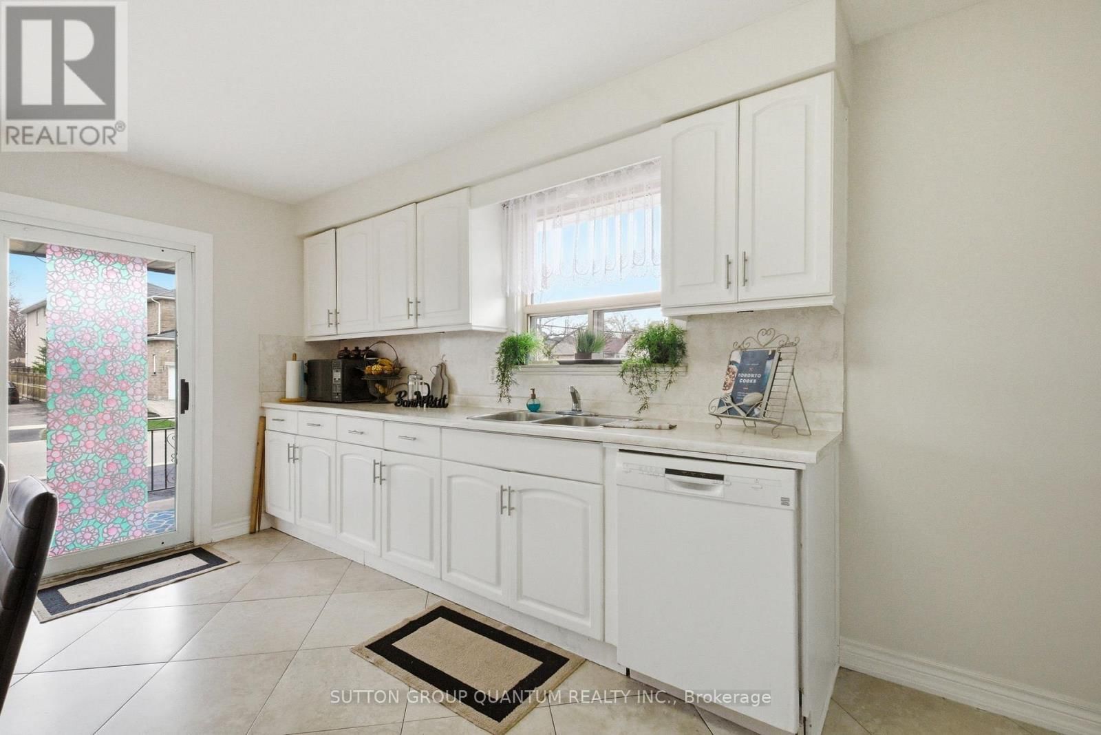 1257 ALEXANDRA AVENUE Image 7