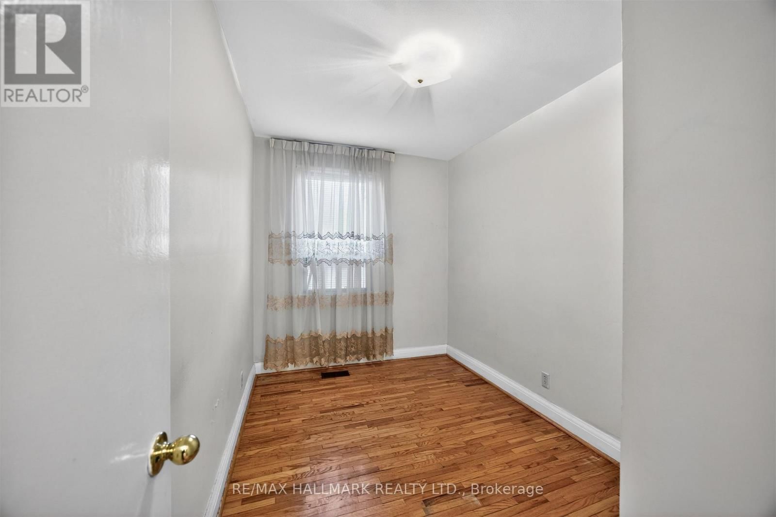 50 DORKING CRESCENT Image 19