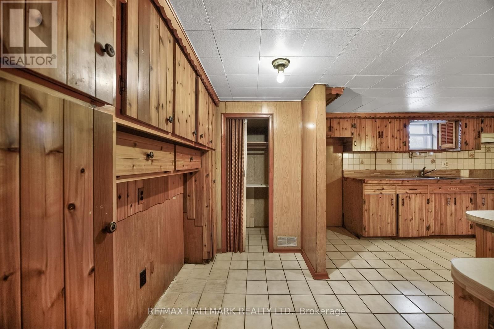 50 DORKING CRESCENT Image 22