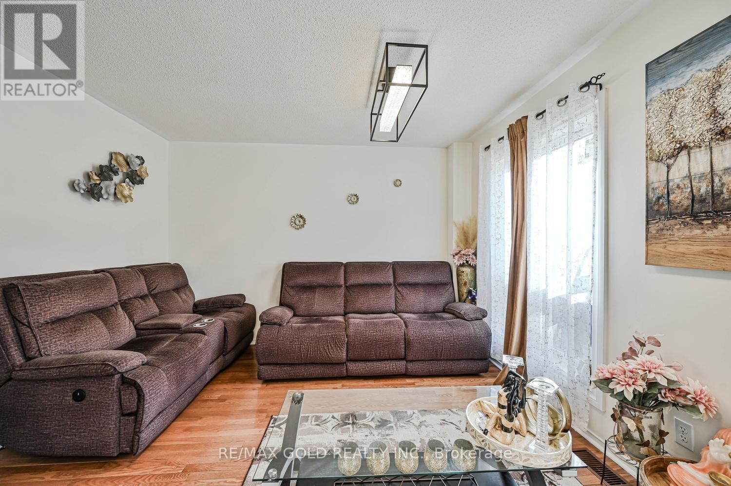 30 WICKSTEAD COURT Image 18