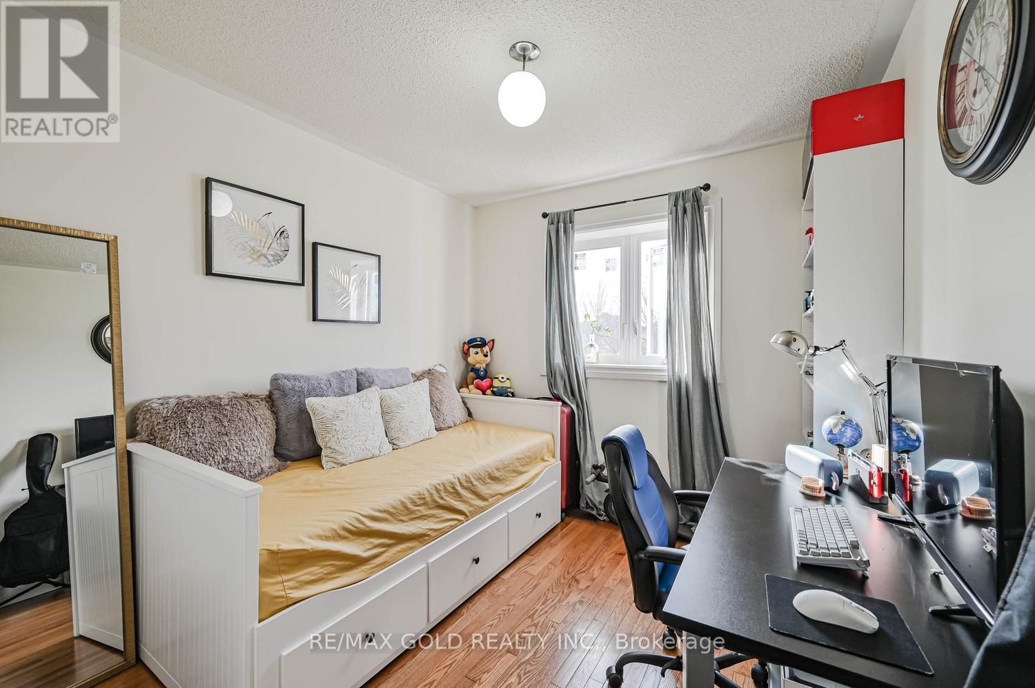 30 WICKSTEAD COURT Image 32