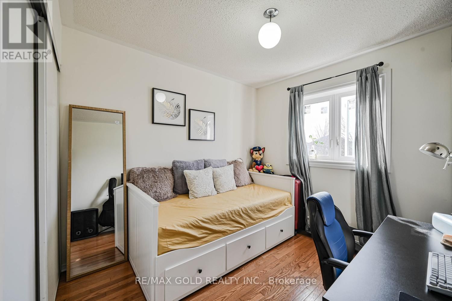 30 WICKSTEAD COURT Image 34