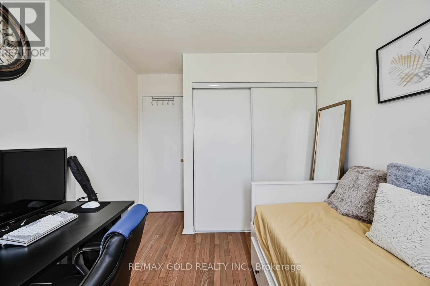 30 WICKSTEAD COURT Image 35