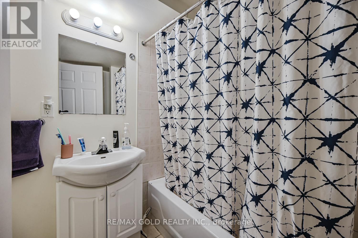 30 WICKSTEAD COURT Image 45