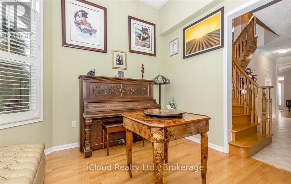 625 LAUGHREN CRESCENT Image 10