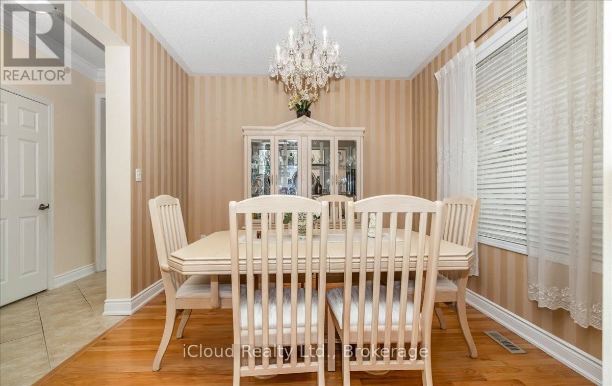 625 LAUGHREN CRESCENT Image 12