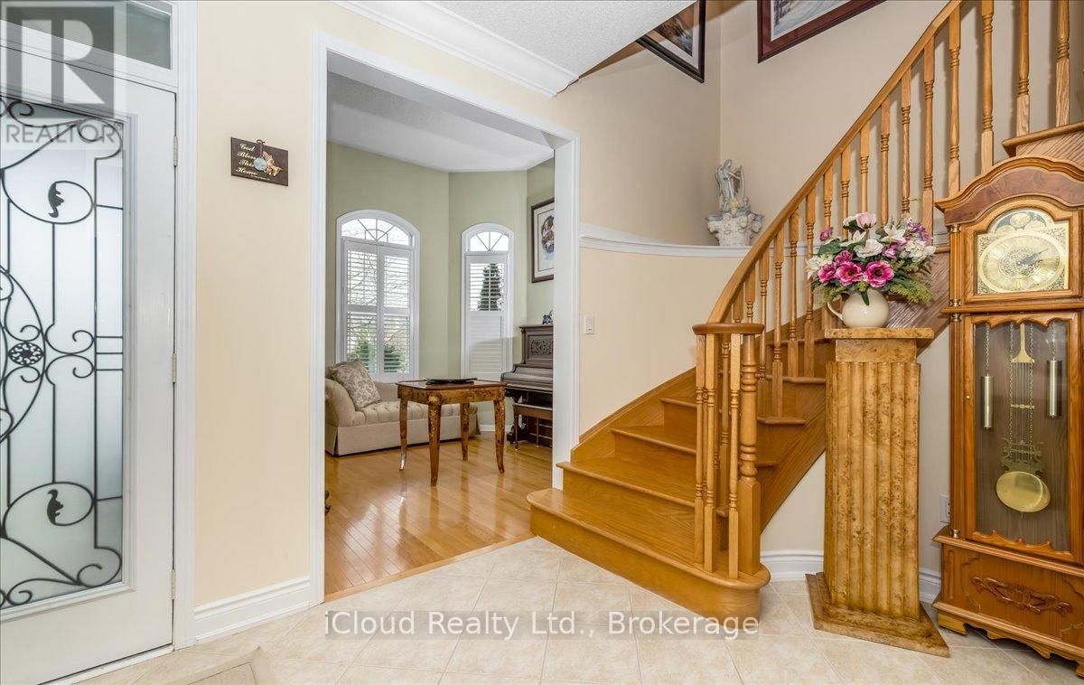 625 LAUGHREN CRESCENT Image 14