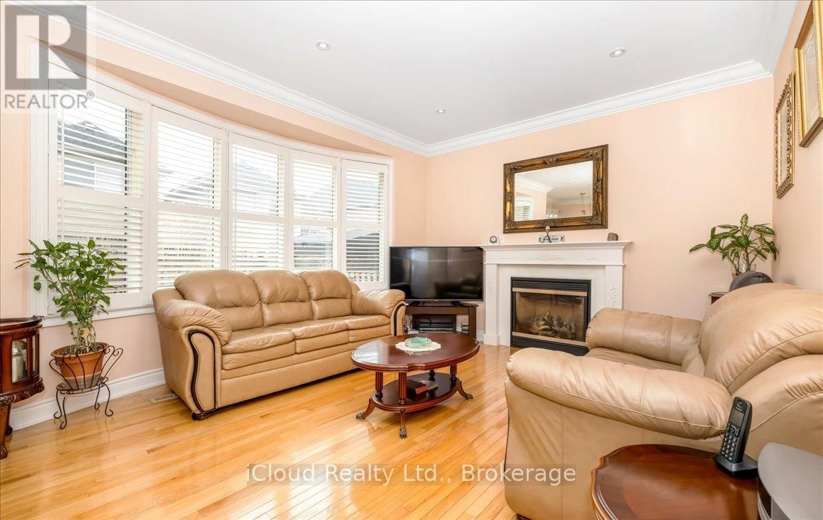 625 LAUGHREN CRESCENT Image 22