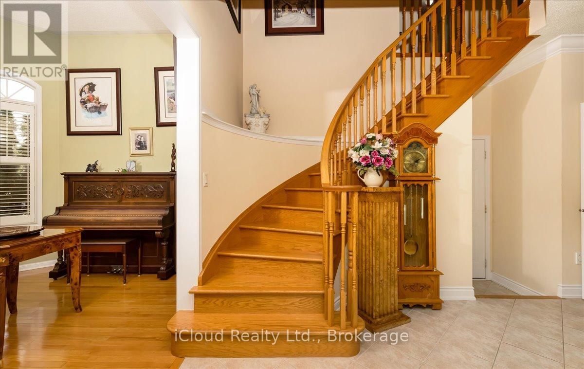 625 LAUGHREN CRESCENT Image 26