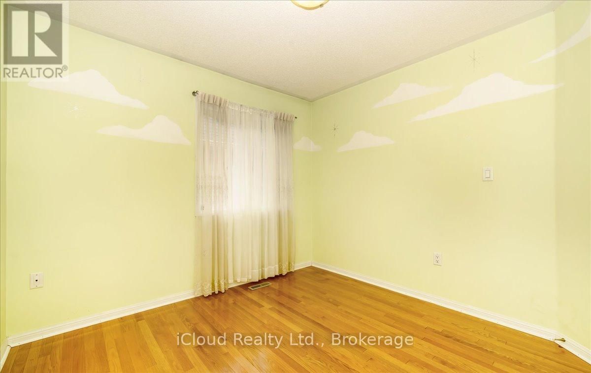 625 LAUGHREN CRESCENT Image 27