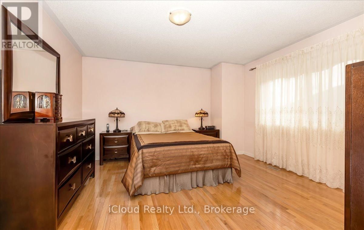 625 LAUGHREN CRESCENT Image 30