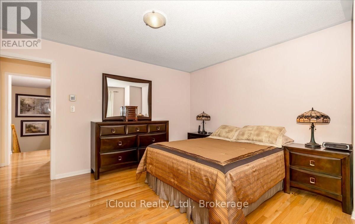 625 LAUGHREN CRESCENT Image 31