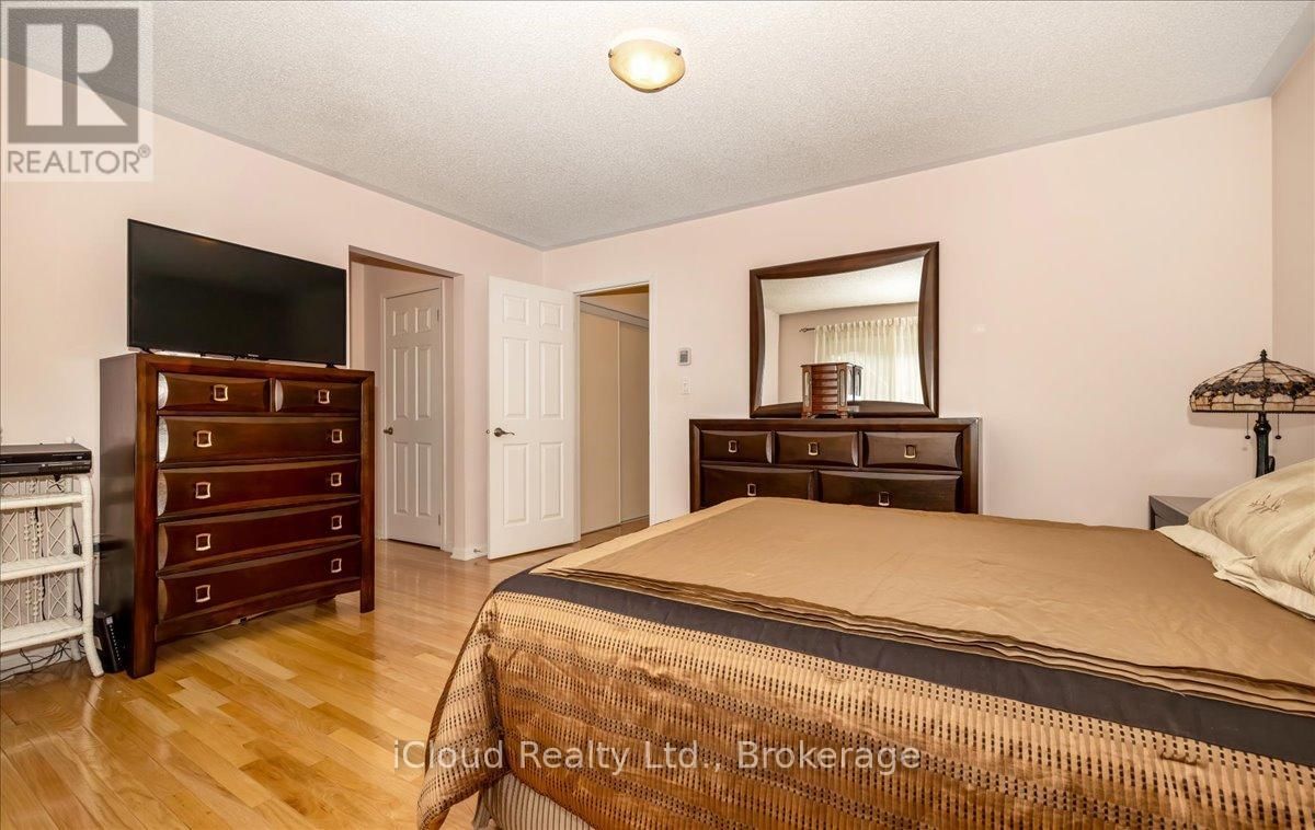 625 LAUGHREN CRESCENT Image 32