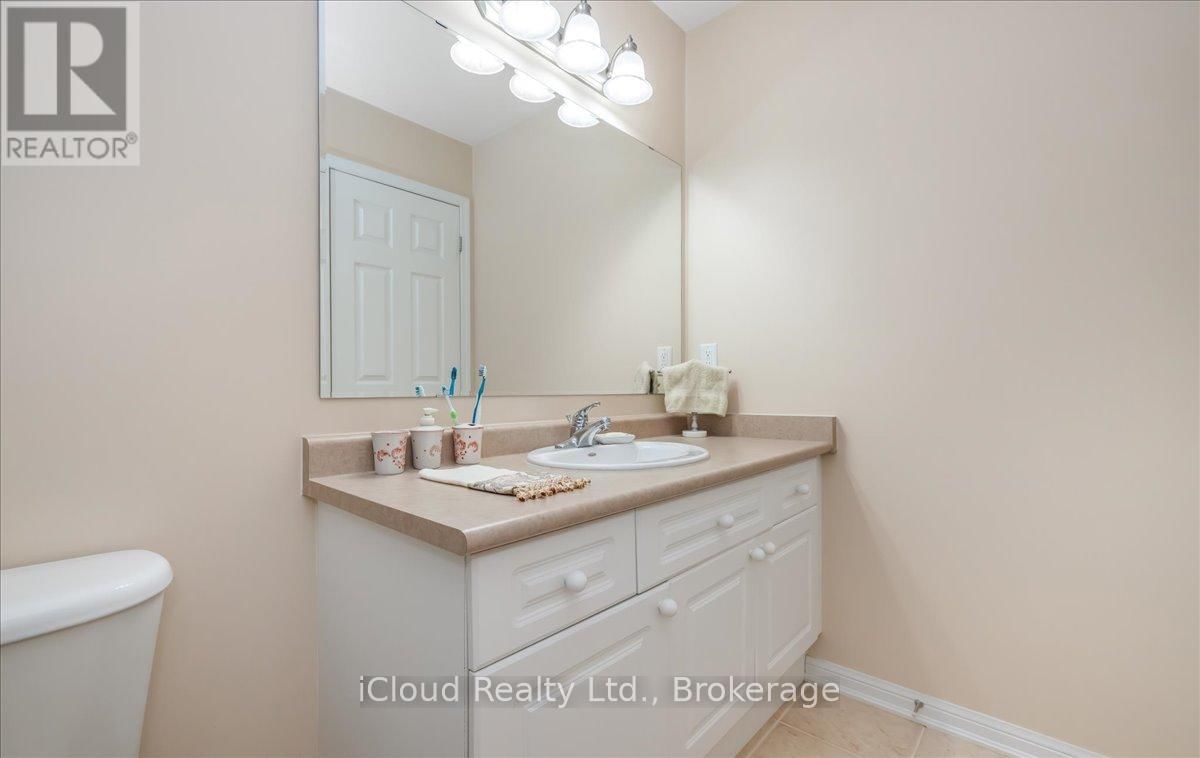 625 LAUGHREN CRESCENT Image 36