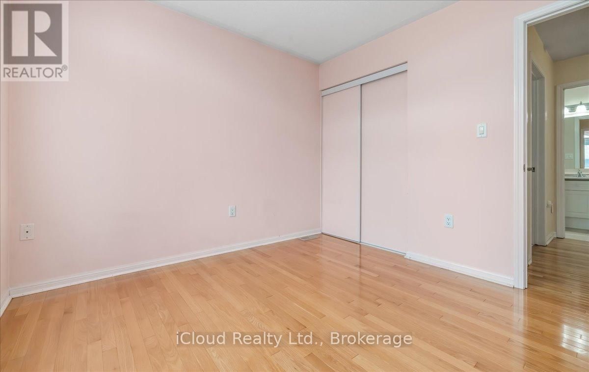 625 LAUGHREN CRESCENT Image 37