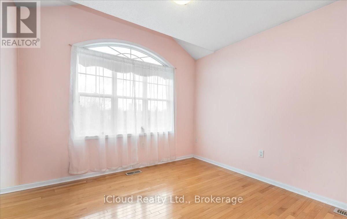 625 LAUGHREN CRESCENT Image 39